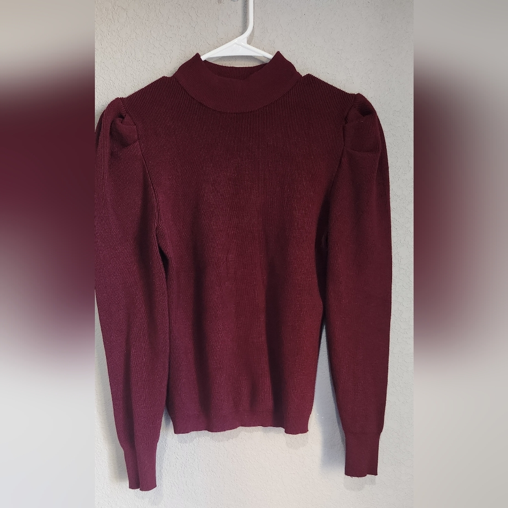 Puffy shoulder sweater